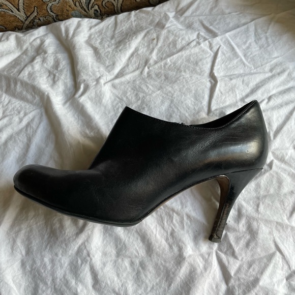 Cole Haan Black Leather Heels Size 7B - Picture 5 of 7